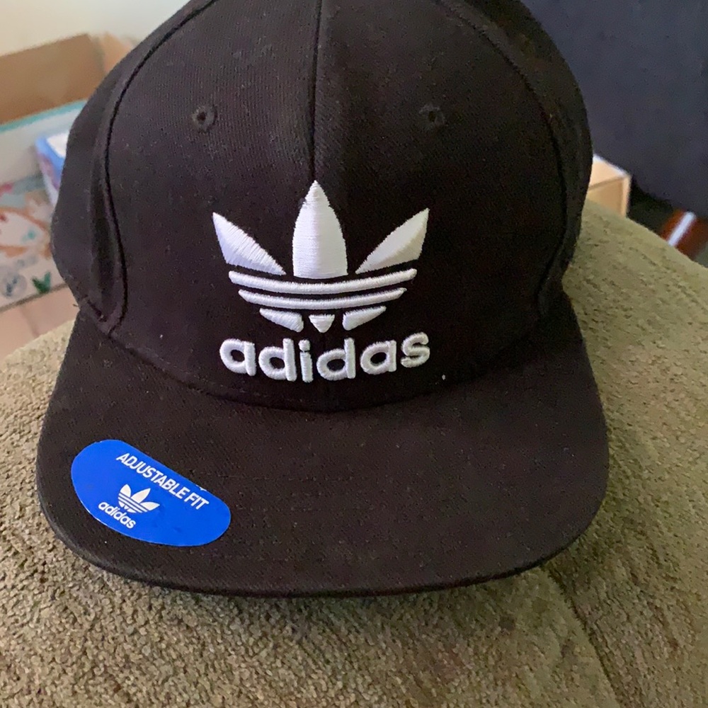 Adidas hat black ❤️
